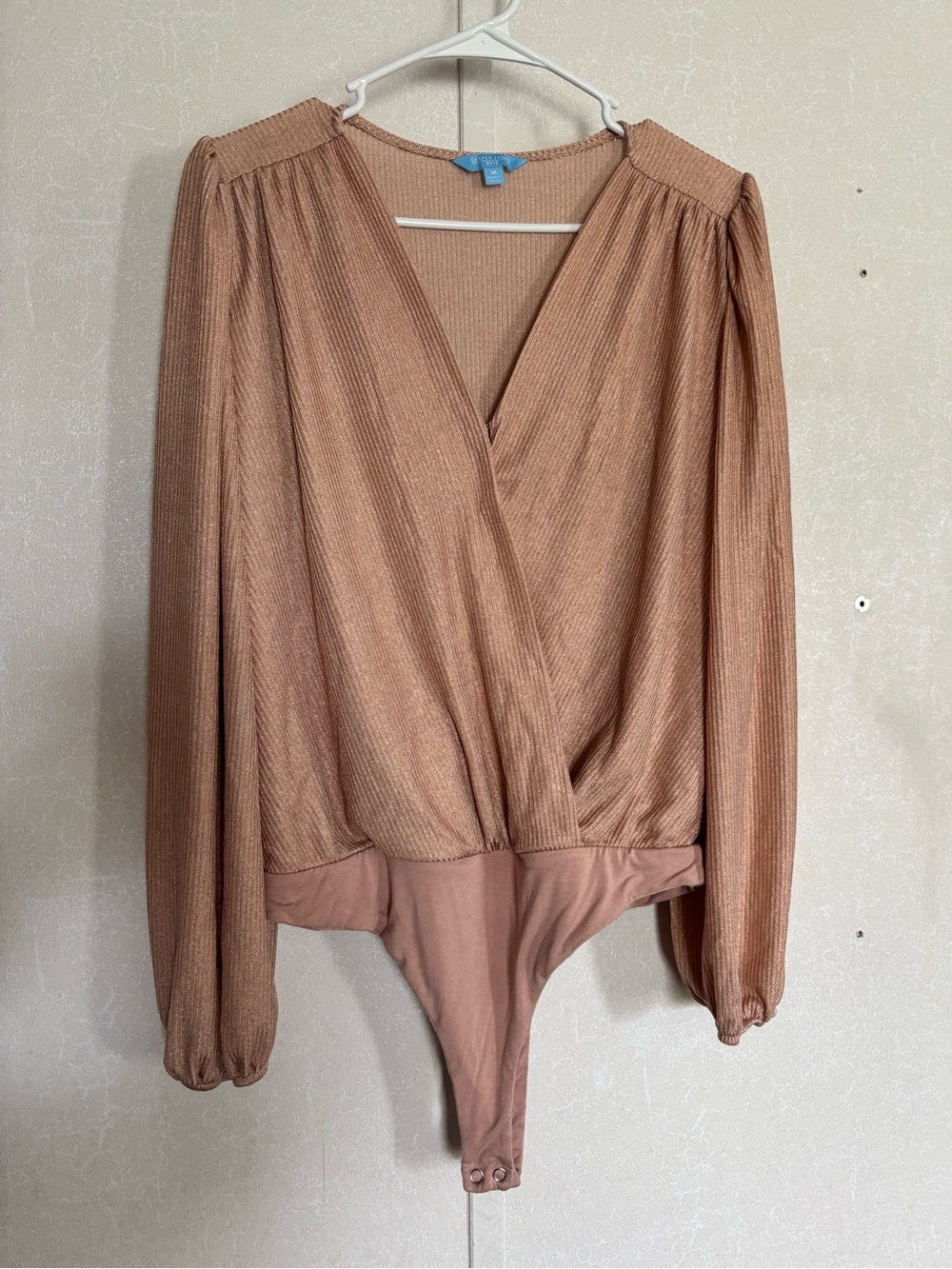 Draper James | Blush Tan Long-Sleeve Surplice Bodysuit | Size Medium